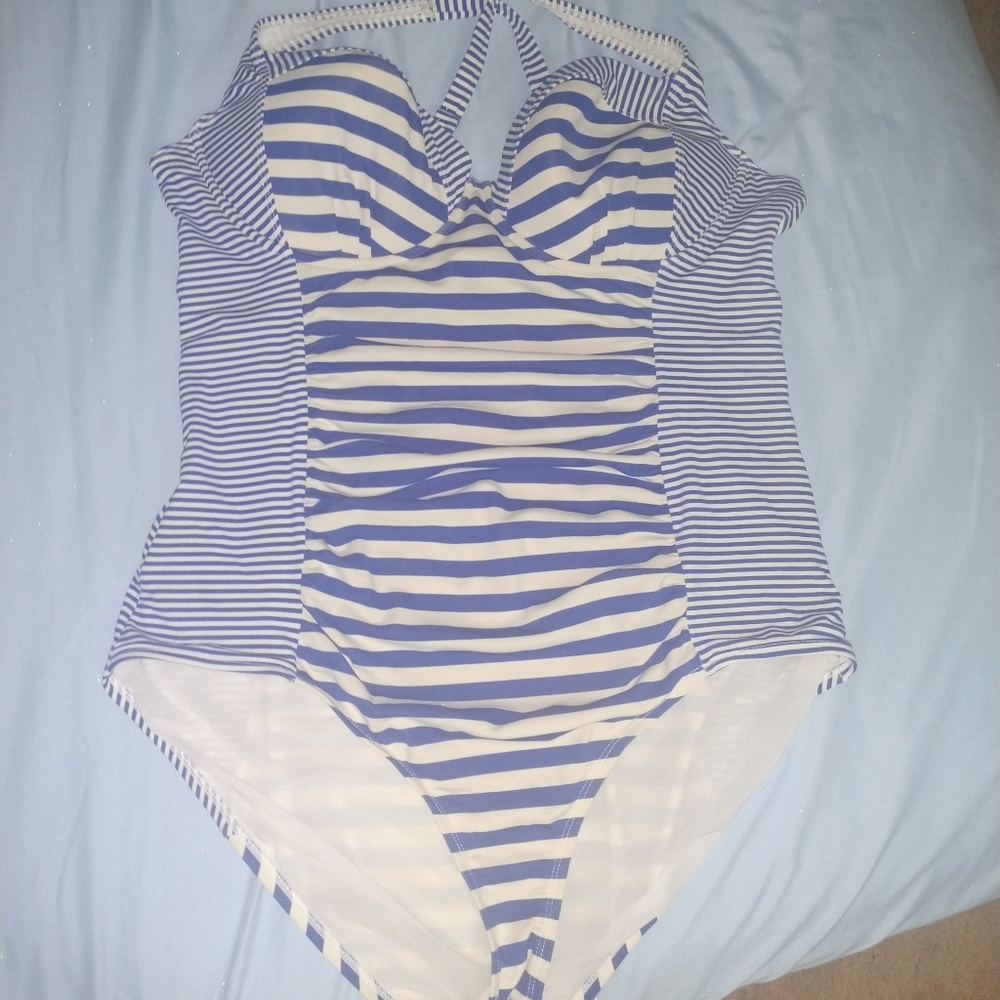 Torrid swimsuit size 3